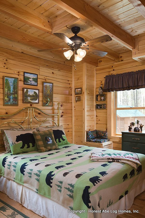 Interior, vertical, guest bedroom, Gilchrist residence, Monterey, Tennessee, Honest Abe Log Homes